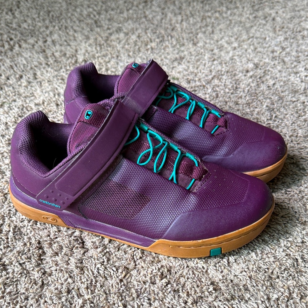 Crank Brothers “stamped speed lace” MTB flats, purple/teal, M sz 7.5/ W sz. 9
